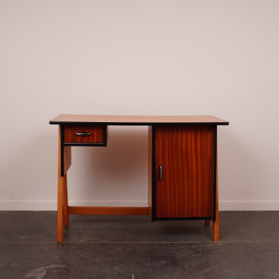 Bureau en bois et en formica vintage