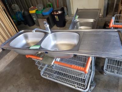 Double évier en inox avec robinet