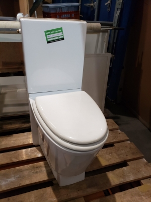 WC Couvercle de chasse manquant