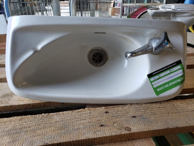 Lave-main avec robinet