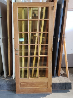 Porte en bois vitrée