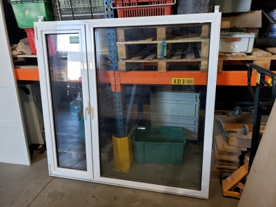 Châssis en PVC fixe avec une partie ouvrante