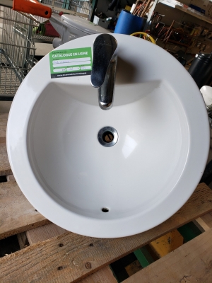 Lavabo avec robinet