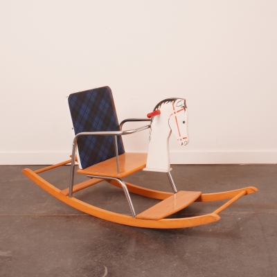 Cheval à bascule enfant