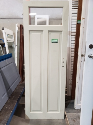 Porte en bois avec petite vitre