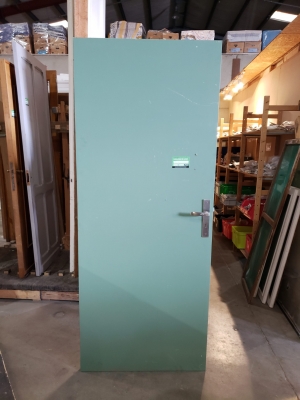 Porte en bois verte
