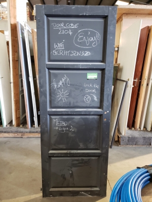 Porte en bois peinte