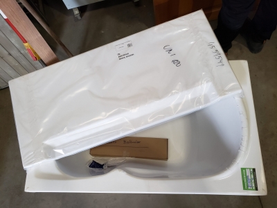 Baignoire avec panneau latéral de finition