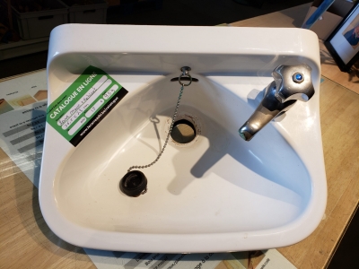 Lave main avec robinet