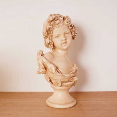 Buste d'enfant en plâtre signé Atelier de 