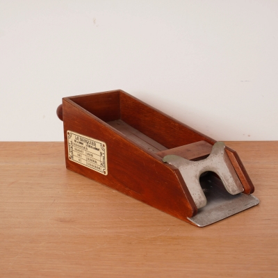 Sabot de distribution de cartes à jouer le modèle 