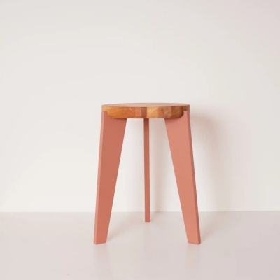 Les tabourets Transition combinent un design minimaliste avec