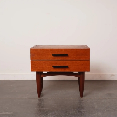 Table de nuit en bois vintage