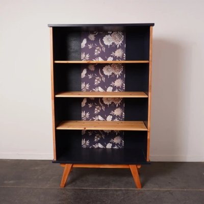 Meuble bibliothèque en bois peint et tapissé vintage