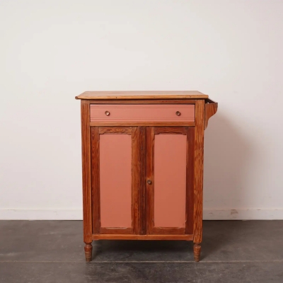 Meuble de toilette en pin.