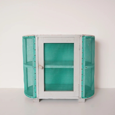 Petit garde manger en bois et grillage souple vintage