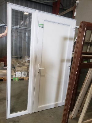 Porte d'entrée en PVC avec châssis fixe