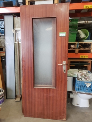 Porte en bois vitrée