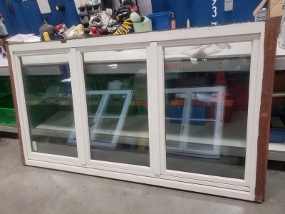 Châssis en bois double ouvrant avec partie fixe