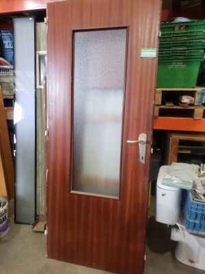 Porte en bois vitrée