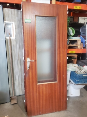 Porte en bois vitrée