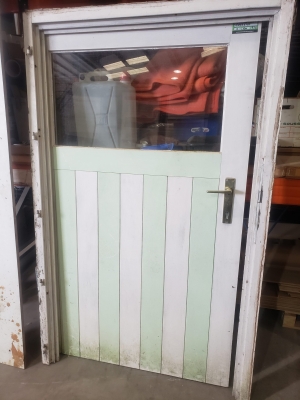 Porte en bois avec châssis double vitrage