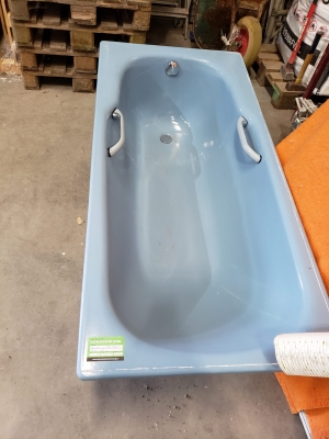 Baignoire en tôle bleu