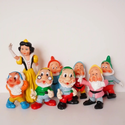 Figurines en caoutchouc de Blanche Neige et les 7 nains made in France