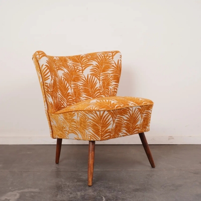 Fauteuil cocktail entièrement regarnie par les élèves de l'IATA avec un tissu haut de gamme.