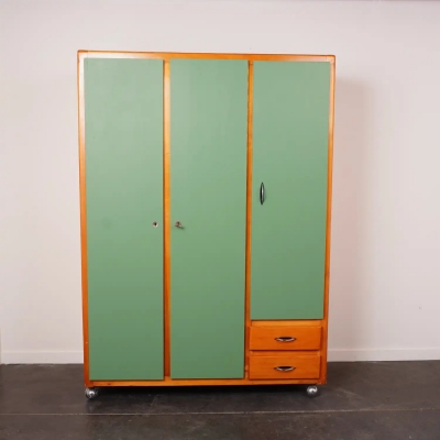 Garde robe à roulettes vintage
