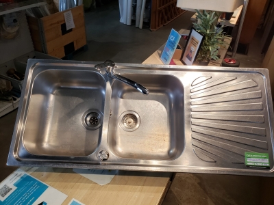 Double évier en inox avec robinet