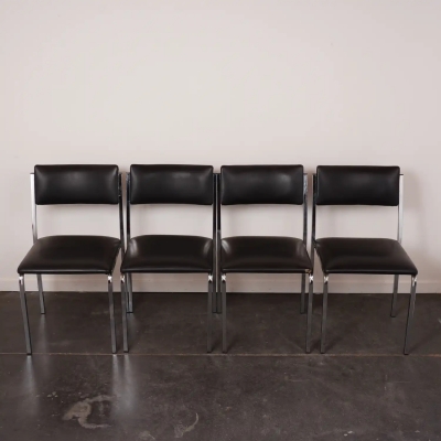 Série de 4 chaises&nbsp; en métal chromé et simili cuir vintage