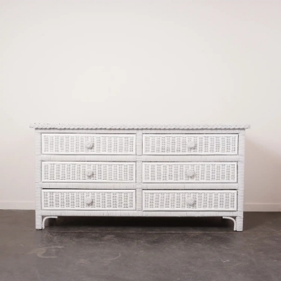 Commode double en osier de haute qualité blanc probablement de Henry Link, années 80.