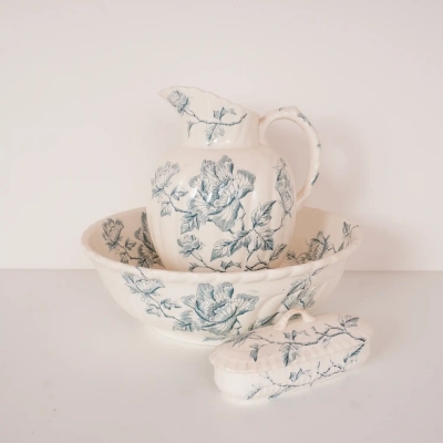 Set de toilette faïence comprenant:
