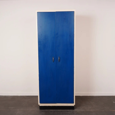 Armoire/vestiaire en bois peint vintage