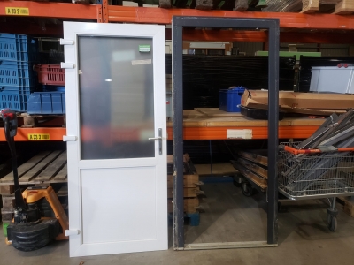 Porte en PVC vitrée