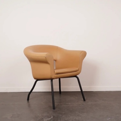 Fauteuil conçu par Alexander Lervik pour Johanson couleur cognac