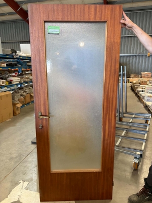 Porte en bois vitrée