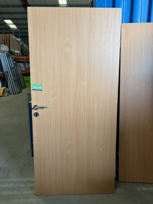 Porte en bois pleine