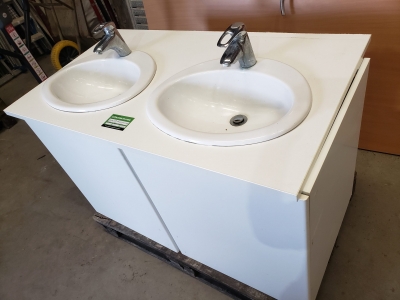 Meuble avec double vasque avec pieds