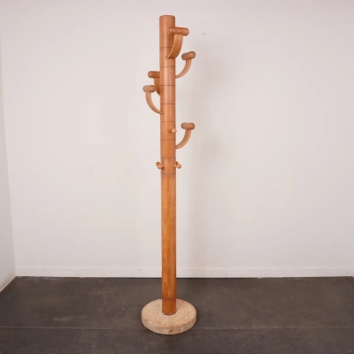 Porte manteau d'Ettore Sottsass, Italie 70' en bois de frêne et travertin