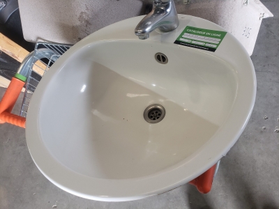 Lavabo avec robinet