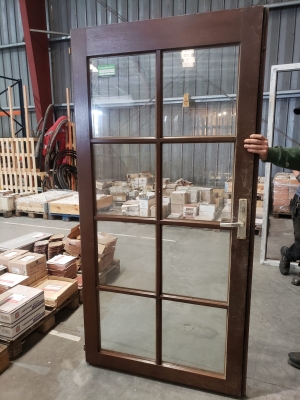 Porte en bois vitrée