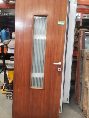 Porte en bois vitrée