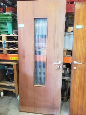 Porte en bois vitrée