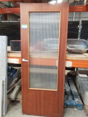 Porte en bois vitrée