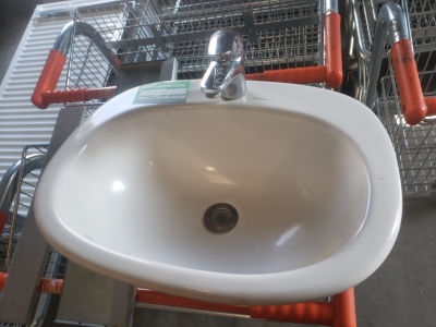 Lavabo avec robinet