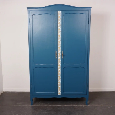 Garde robe bois peint vintage
