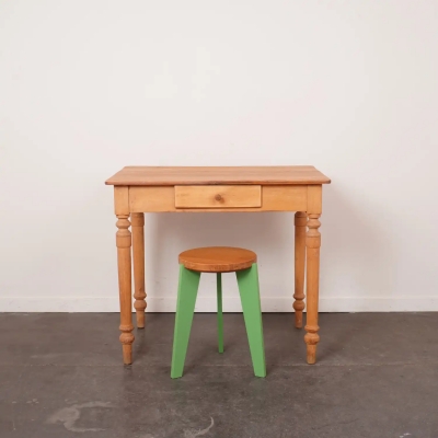 Table d'appoint en pin