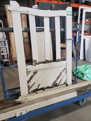 Portail en bois (piquets inclus)